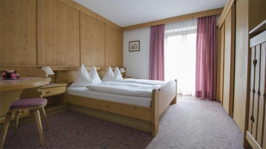 Hotel Garni Ruscel Santa Cristina Val Gardena Exterior photo
